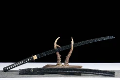 Alternative view of Formation Breaker - Handsmitt Katana av 1045 kolstål