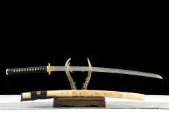 Plain Edge - Handsmitt Katana av Lerherdat Damaskusstål